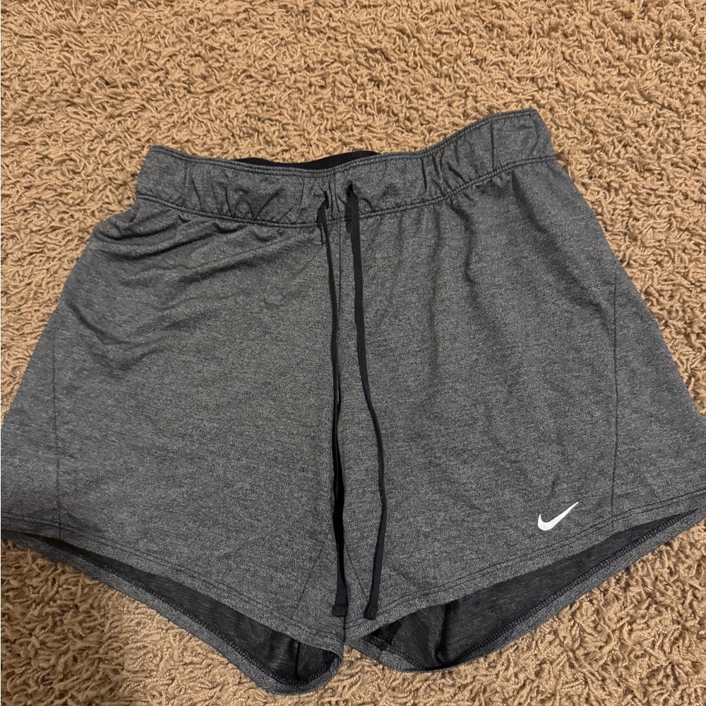 Women’s Nike shorts size small